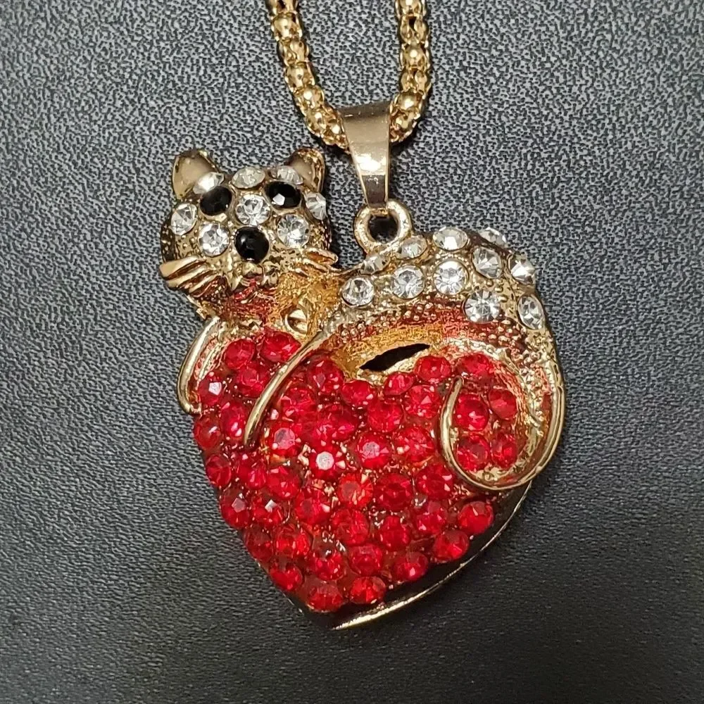 Rhinestone cat on a heart pendant necklace 30-32.5